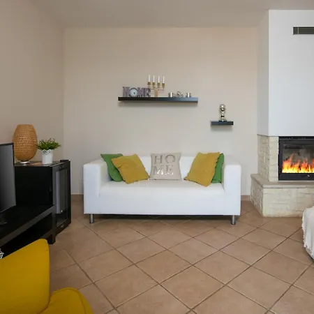 Villa Laura Near Pula For 8 People - Pet Friendly With Children Playground