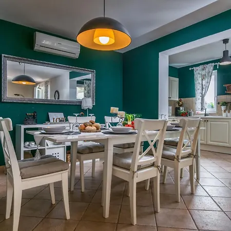 Villa Laura Near Pula For 8 People - Pet Friendly With Children Playground Krnica