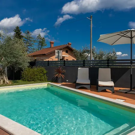 Villa Laura Near Pula For 8 People - Pet Friendly With Children Playground *