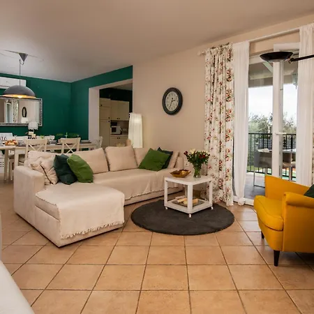 Villa Laura Near Pula For 8 People - Pet Friendly With Children Playground
