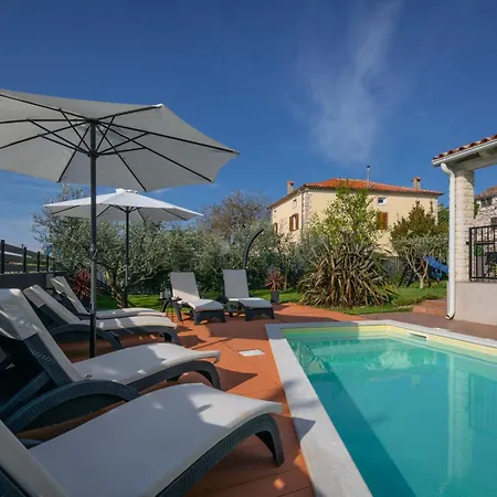 Villa Laura Near Pula For 8 People - Pet Friendly With Children Playground *
