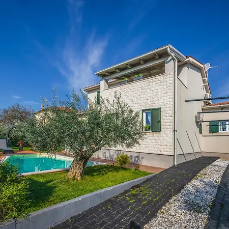 Laura Near Pula For 8 People - Pet Friendly With Children Playground Villa