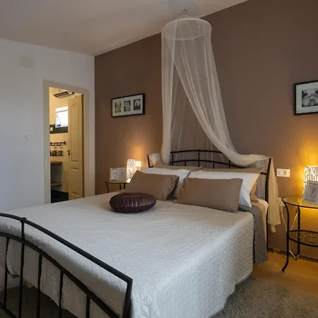Villa Laura Near Pula For 8 People - Pet Friendly With Children Playground Krnica