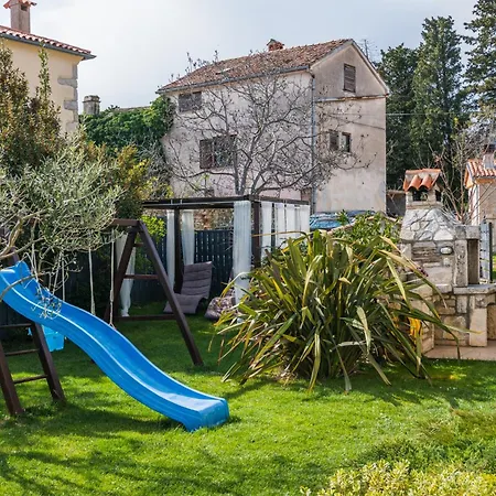Villa Laura Near Pula For 8 People - Pet Friendly With Children Playground