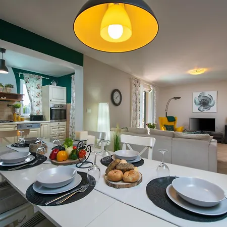 Laura Near Pula For 8 People - Pet Friendly With Children Playground Krnica